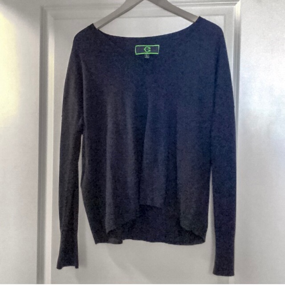 C.Wonder - Navy v-neck light weight sweater